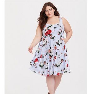 Torrid pretty blue floral strappy midi dress